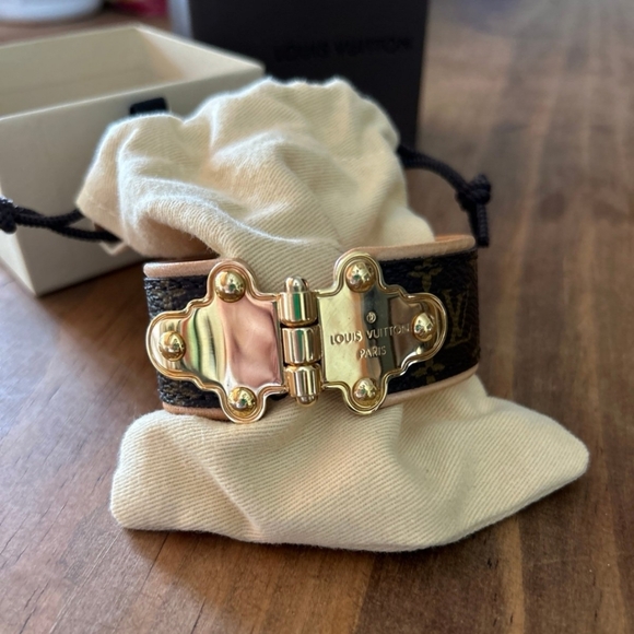 Louis Vuitton Two-Toned Leather Monogram Bracelet 🥰 - Picture 4 of 7